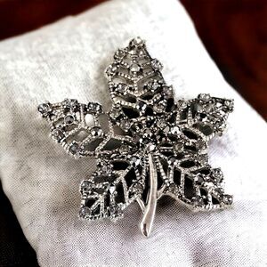 Vintage Pin Pendant Silver Tone Leaf Design Hematite Crystals Figural Brooch 2H